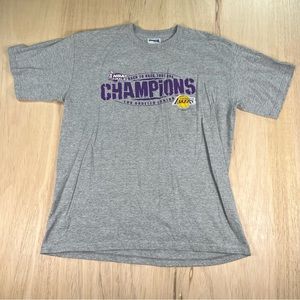 Los Angeles Lakers Back to Back Champions T Shirt Y2K Kobe NBA Finals 2001